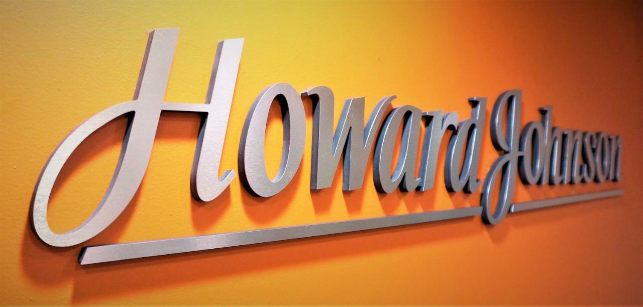 Howard Johnson By Wyndham Greensboro Near The Coliseum Exterior foto